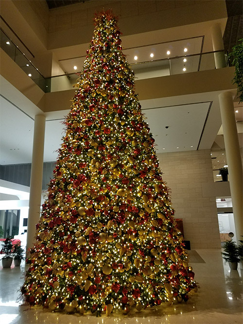 Paramount Christmas Trees - Shopping Mall Lighting