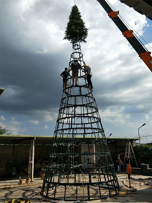 Paramount Christmas Tree - Frame Build