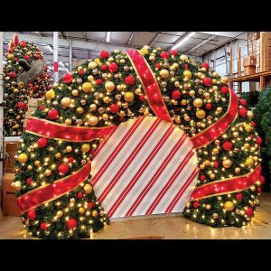 Giant Interactive Christmas Displays - Rileighs Outdoor Decor