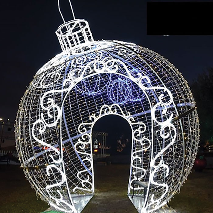 Giant Interactive Christmas Displays - Rileighs Outdoor Decor